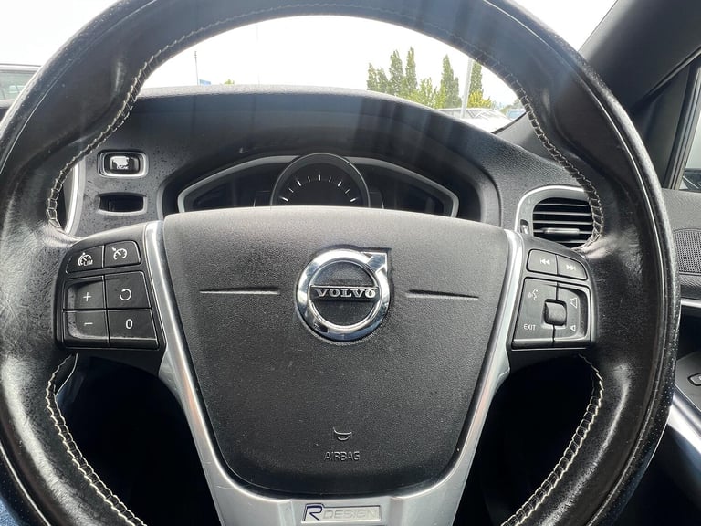 VOLVO V40 1.5 R-Design T3 Red Auto Petrol 2016