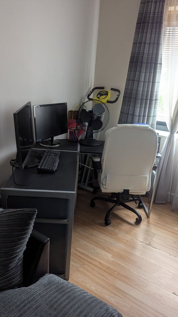 image for DESK FOR SALE NEED TO GO ASAP