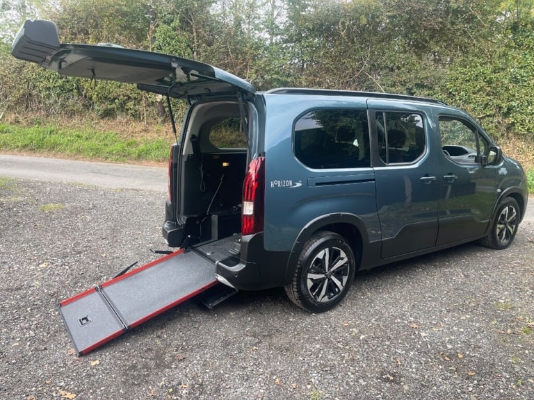 image for  Peugeot Rifter 1.5 BlueHDi 130 Allure 5dr AUTOMATIC WHEELCHAIR ACCESSIBLE