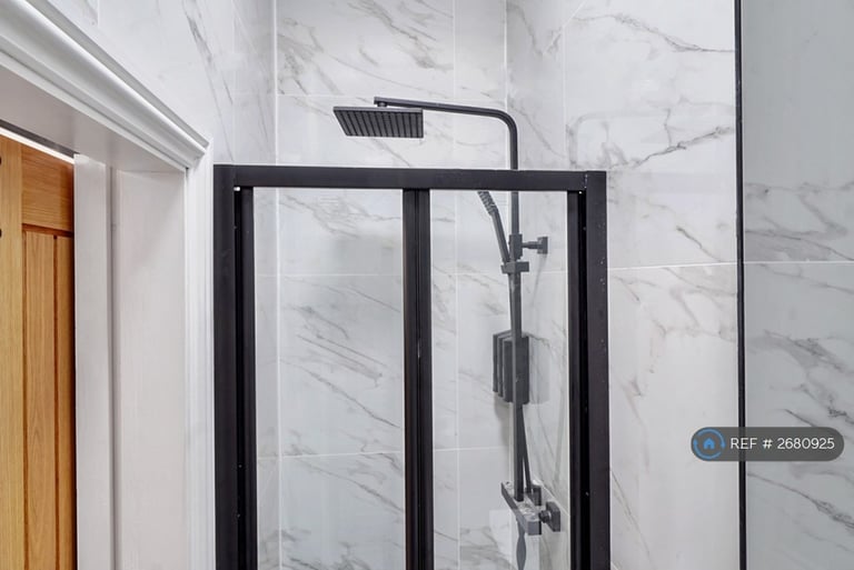 1 bedroom flat in Tudor House, Brighouse, HD6 (1 bed) (#2680925)