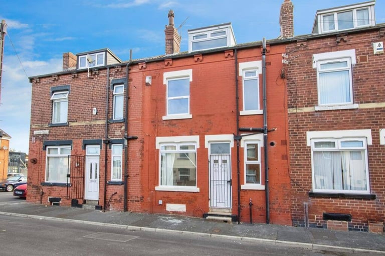 2 Bed  Terrace house ,  LEEDS LS9 , Ready to move in , No Chain  !!  EXCELLENT CONDITION 