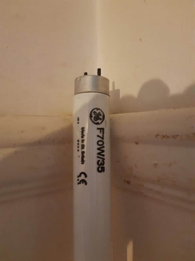 Working Fluorescent light tube F70W/5 6 Foot Long FREE