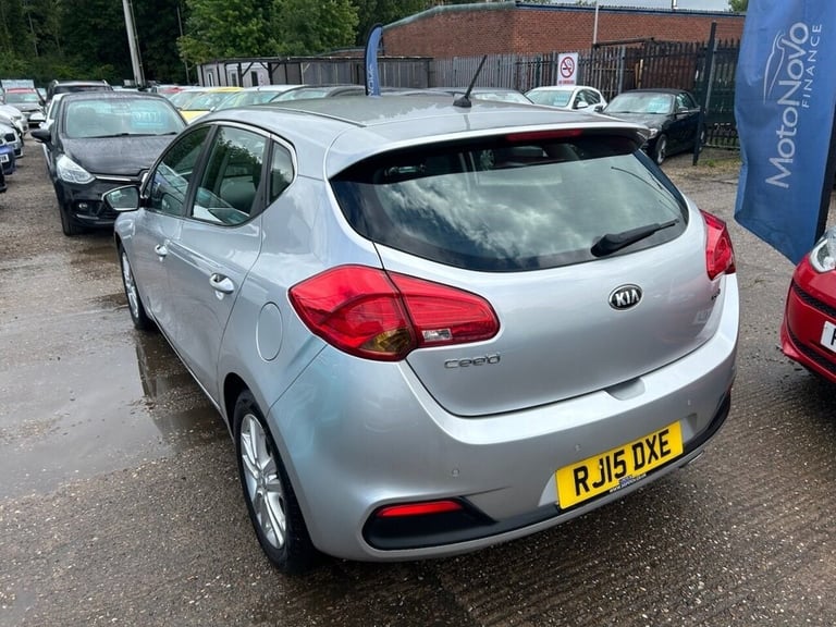 2015 Kia Ceed 1.6 CRDi 2 Hatchback 5dr Diesel Auto Euro 5 (126 bhp) Hatchback Diesel Automatic