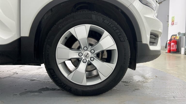 2020 Volvo XC40 T3 Momentum Automatic Estate Petrol Automatic