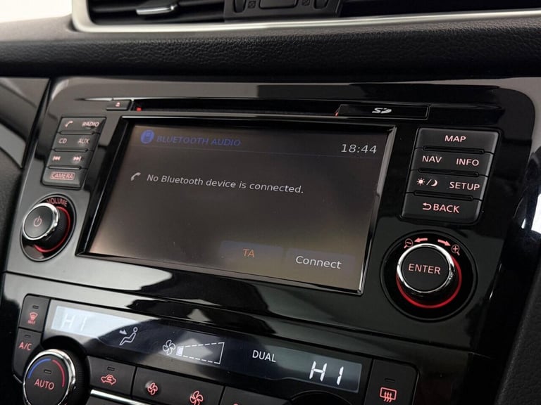 2016 Nissan Qashqai 1.2 DiG-T N-Connecta 5dr HATCHBACK PETROL Manual