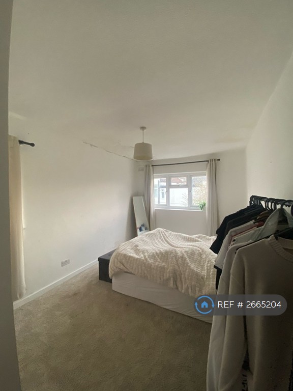 2 bedroom flat in Goodall Road, London, E11 (2 bed) (#2665204)