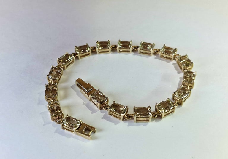 9ct Hallmarked Gold Green Sapphire Bracelet - 7.5 inches Long - Boxed - VGC