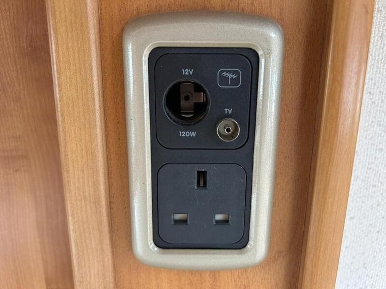Auto-Trail Tracker 2.2 EKS Van Conversion 