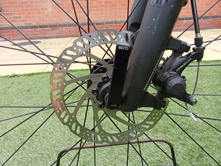 Trek Dual Sport Hybrid Mountain Bike.