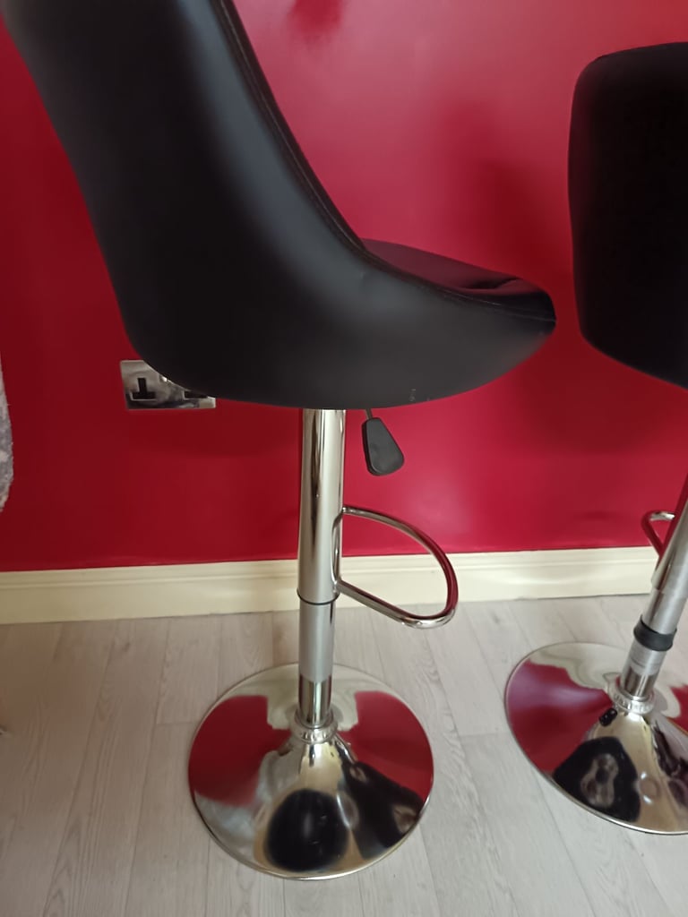 Gas lift bar stools 