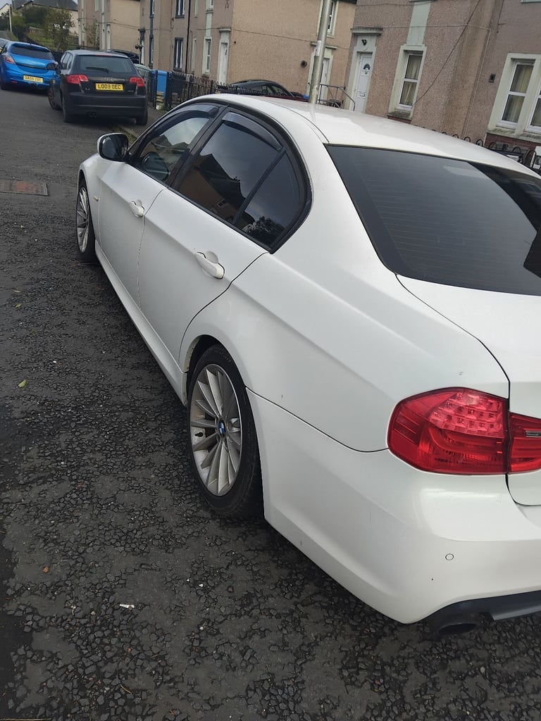 BMW, 3 SERIES, Saloon, 2011, Manual, 1995 (cc), 4 doors
