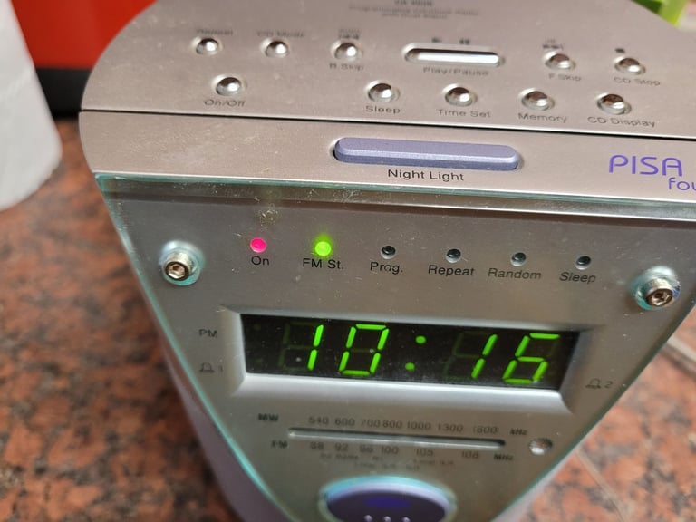 Roberts CR9936 programmable CD Radio Alarm 