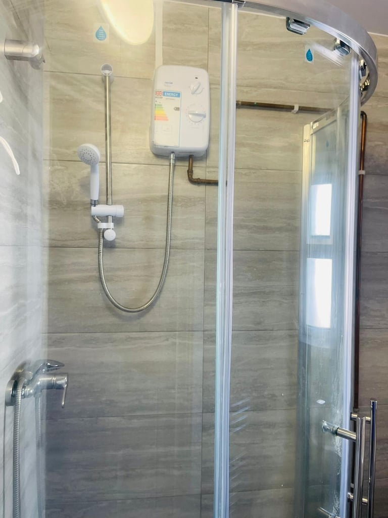 Spacious and Cosy Double Room for Rent in - UB4 8BE