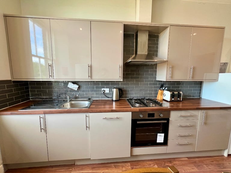 5 bedroom flat in Thirlestane Road, Marchmont, Edinburgh, EH9 1AS