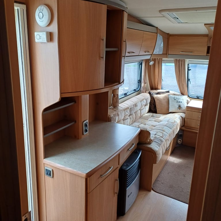 2008 Swift challenger 480 2 berth caravan with motor mover.  