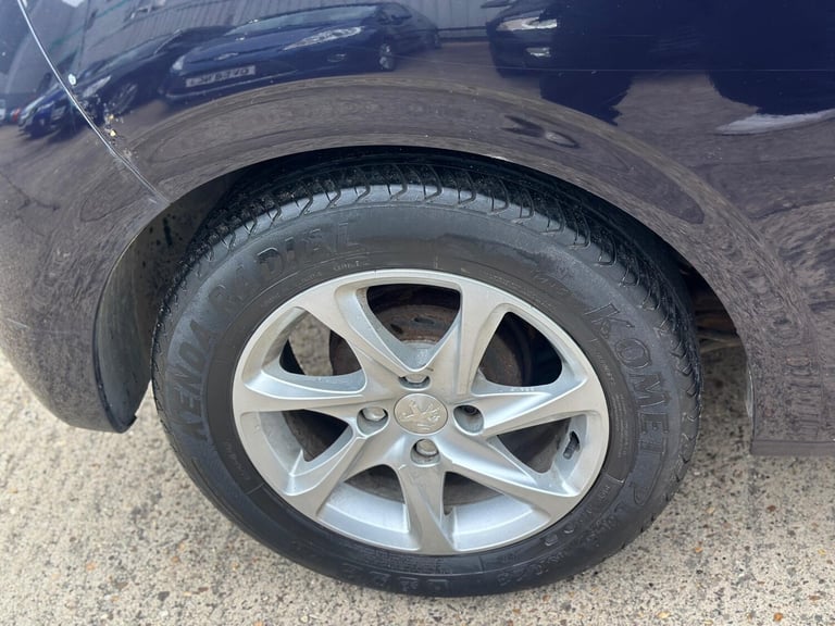 2014 Peugeot 208 1.2 VTi PureTech Style Euro 5 3dr HATCHBACK Petrol Manual