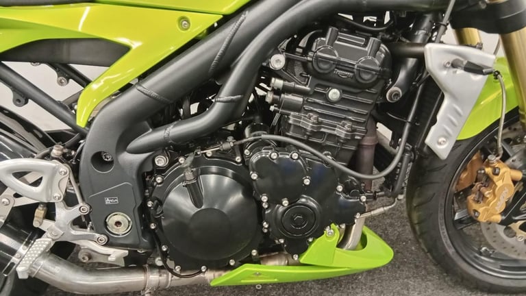 TRIUMPH SPEED TRIPLE 1050 ** 12 MONTH MOT - LOW MILLAGE - SP ENGINERING ** 