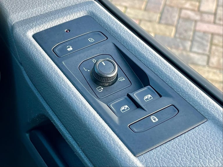 Volkswagen TRANSPORTER TDI 150 SHUTTLE SE LWB 9 SEAT MINIBUS DSG AUTO