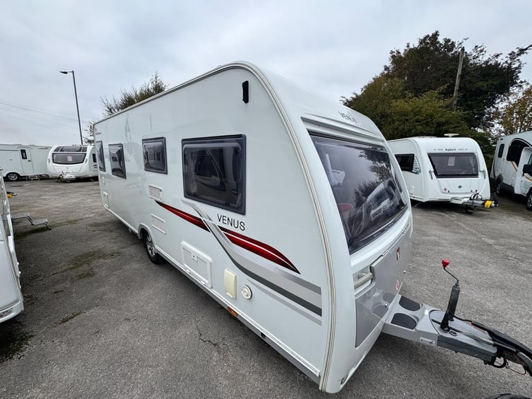 LUNAR VENUS 570/4 2017 MODEL 4 BERTH FIXED ISLAND BED TOURING CARAVAN