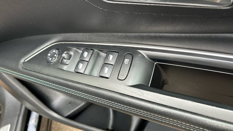 2022 Peugeot 3008 1.2 PureTech Allure Premium + SUV 5dr Petrol Manual Euro 6 (s/s) (130 ps) SUV P...