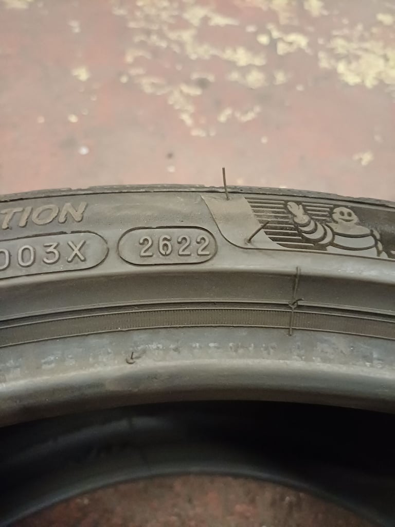 1x 285 30 22 Michelin Tyre