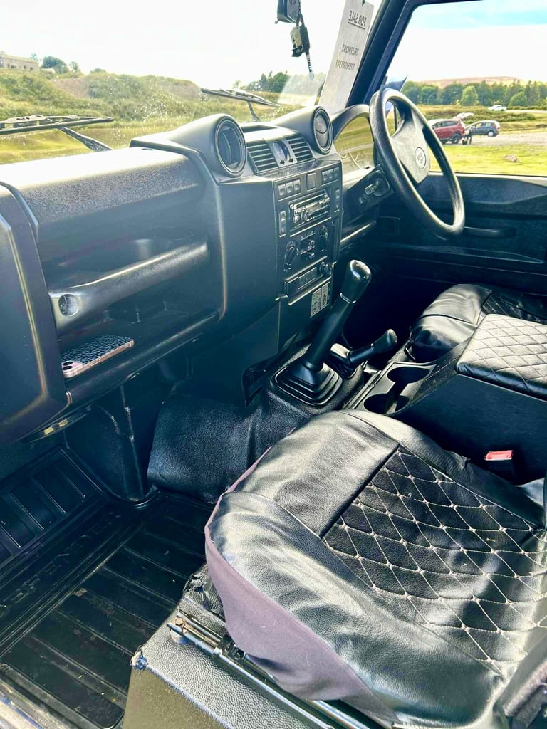 Land Rover, DEFENDER, Panel Van, 2010, Manual, 2401 (cc)