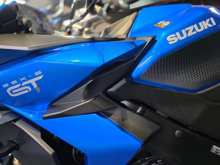 2023 SUZUKI GSX-S 1000 GT LUGGAGE WITH 4,870 MILE'S 