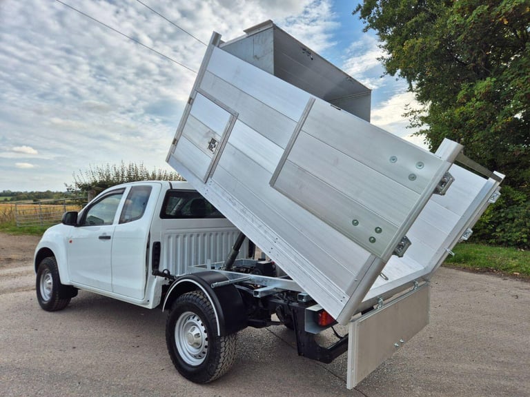 2017 Isuzu D-Max 2.5 TD Extended cab 4x4 Arborist tipper 3,5t towing WE HAVE A CHOICE OF 4X4 PICK...