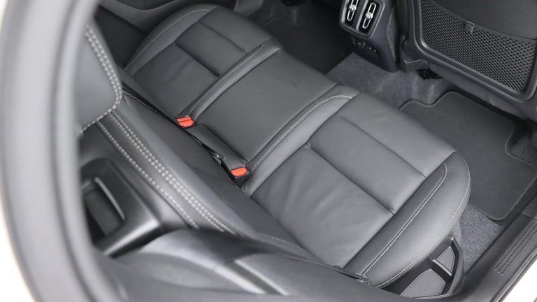 2025 Volvo XC40 B4 (P) Ultra Bright (Sunroof, Pilot Assist, BLIS, Leather) ESTATE Petrol/Electric...