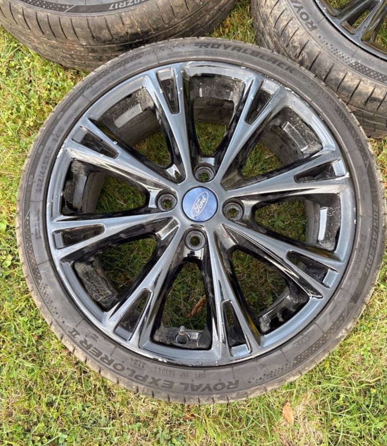 17” 4x108 Ford Fiesta Alloy Wheels Alloys With Tyres St Line Zetec Black   Red