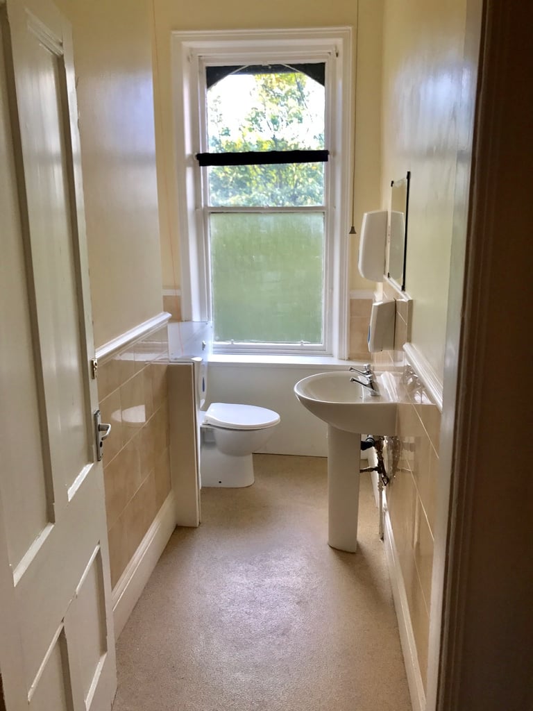 ** Clean & Tidy Double Room with Parking **