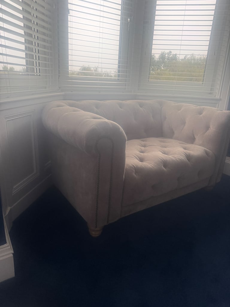 Cuddle couch /love chair 