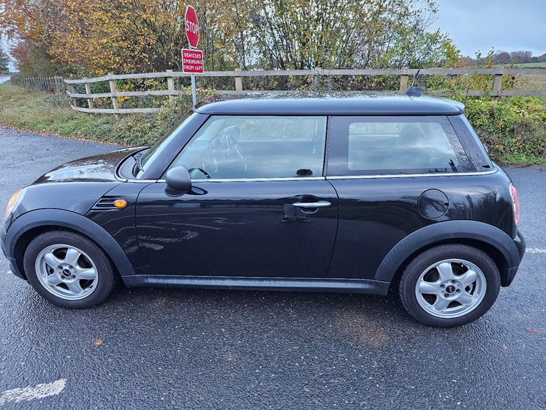 Mini One 1.6 Manual **FRESH MOT GREAT EXAMPLE**
