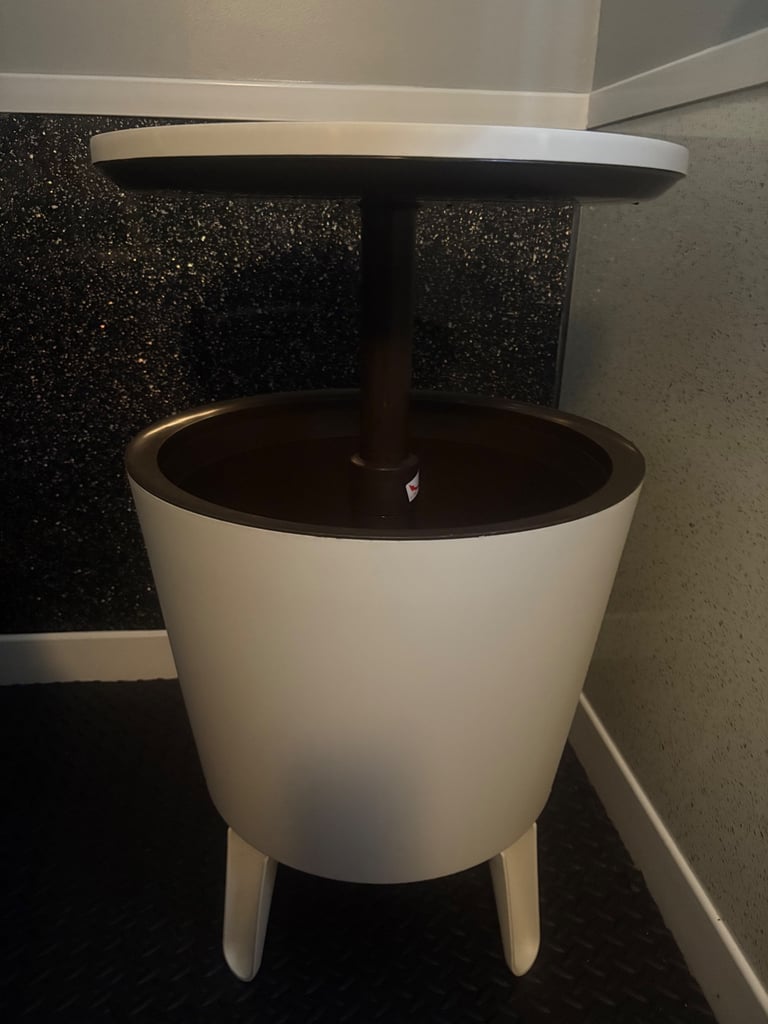 White pop up bar never used 