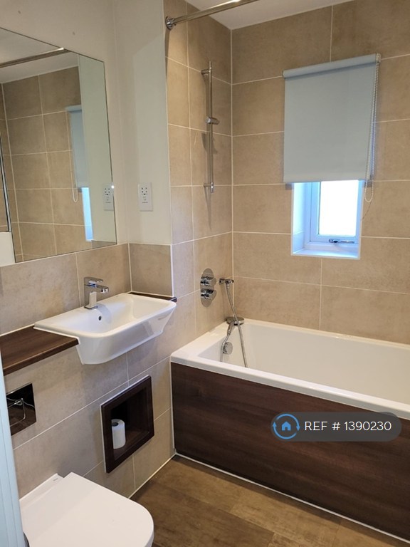 2 bedroom flat in Dakota Drive, Chatham, ME4 (2 bed) (#1390230)