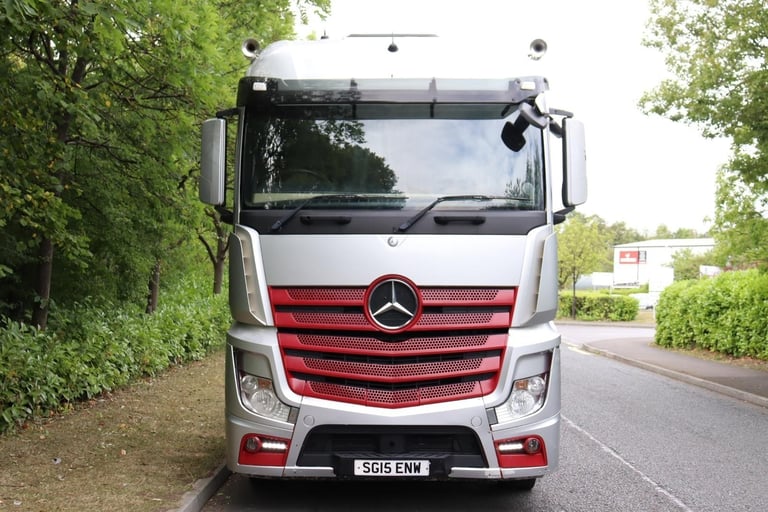 MERCEDES ACTROS 2548 STREAMSPACE 6X2 REARLIFT TRACTOR (2015)