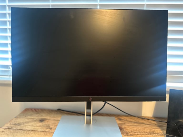 HP E27d G4 QHD USB-C Docking Monitor 