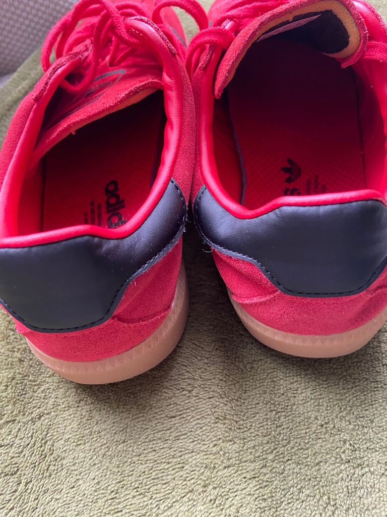 ADIDAS GAZELLES - RED - GOOD AS NEW - SIZE 7 RED RRP £90 ONLY £25