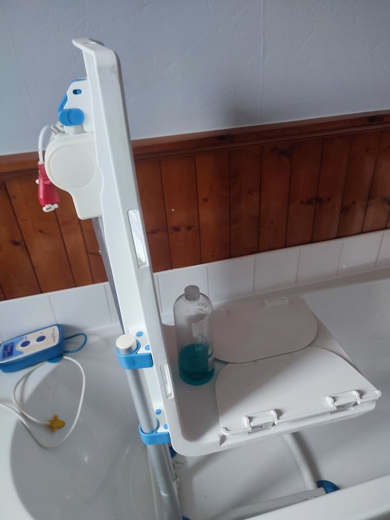 Aquajoy bath lift