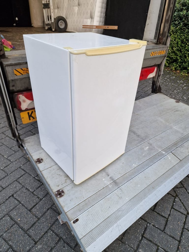 Under counter fridge 