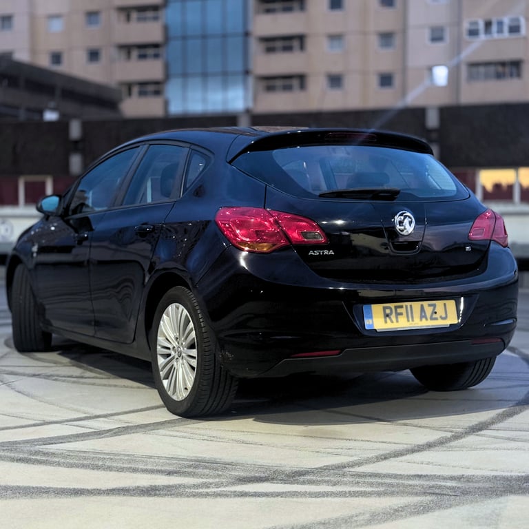 Vauxhall, ASTRA, Hatchback, 2011, Manual, 1598 (cc),5 doors - Image 2