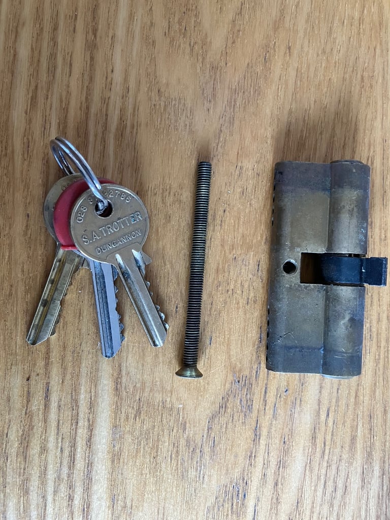 DOOR LOCK &KEYS