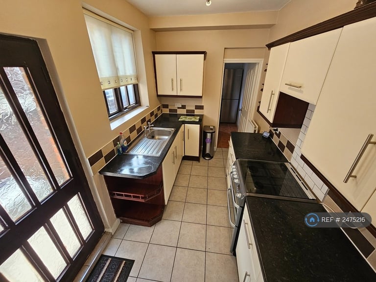 2 bedroom house in Saturn Road, Stoke-On-Trent, ST6 (2 bed) (#2475216)