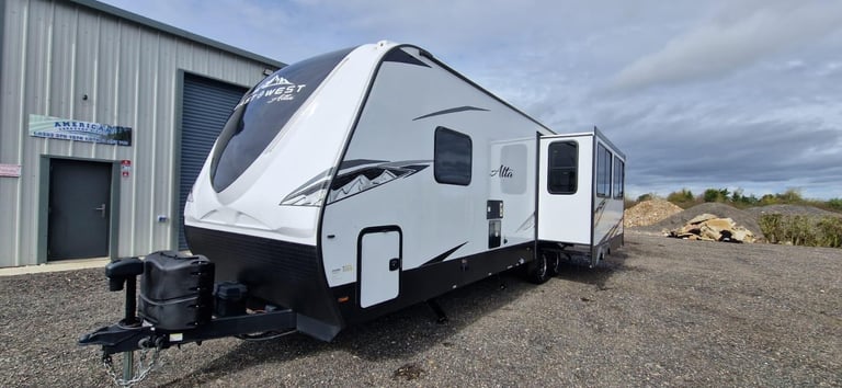 EX DEMO Forest River East To West Alta 2810KIK American Caravan 5th Wheel