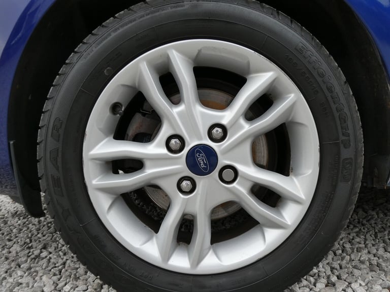 1.25 82 Zetec 5dr *YES GEN 37K!! +9 SERVICES +BT +PARK SENSORS +AUX*