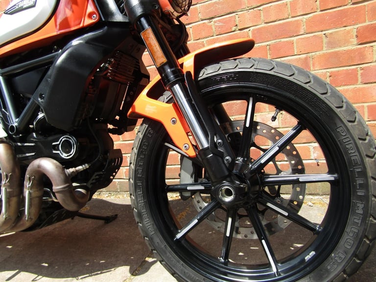 DUCATI SCRAMBLER 800 IN FANSASTIC CONDITION,VERY LOW MILES, AS ORIGINAL! 2019