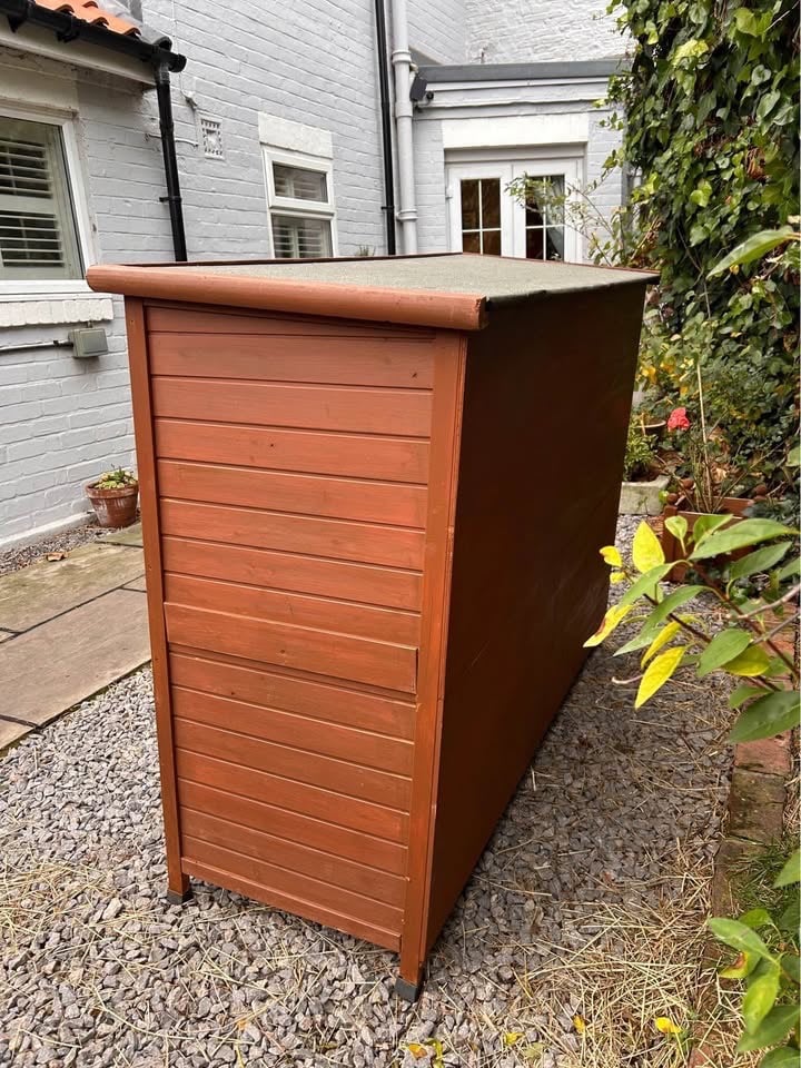 4ft “9 double guinea pig hutch with scratch and Newton rain cover. 