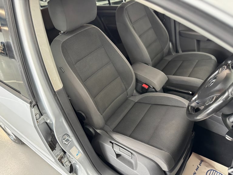 2012 Volkswagen Touran 1.6 TDI 105 SE 5dr DSG MPV Diesel Automatic