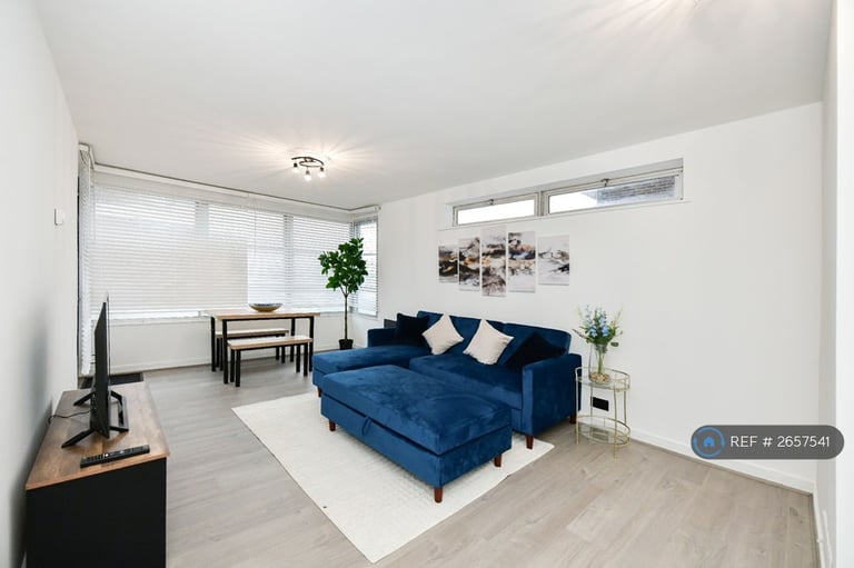 2 bedroom flat in Spelthorne Grove, Sunbury-On-Thames, TW16 (2 bed) (#2657541)