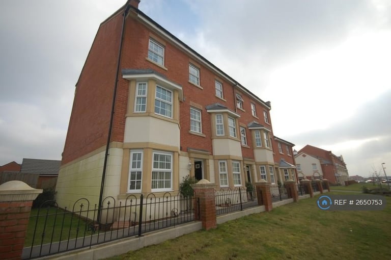 image for 4 bedroom house in Grenadier Walk, Buckshaw Village, Chorley, PR7 (4 bed) (#2650753)